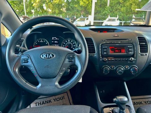 Used 2017 Kia Forte LX image 10
