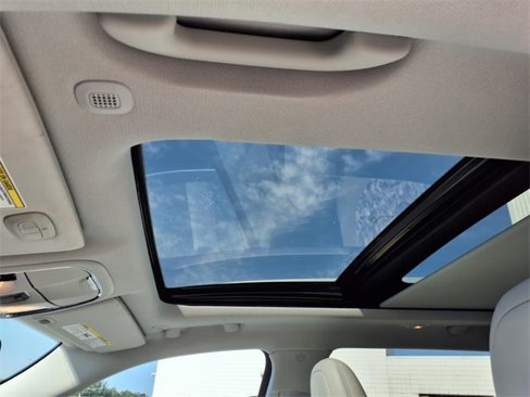 Used 2021 Jeep Cherokee Limited w/ Elite Package image 3