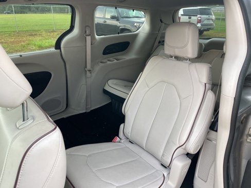 Used 2019 Chrysler Pacifica Limited w/ Advanced Safetytec Group image 12