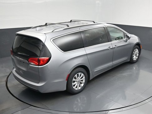Used 2019 Chrysler Pacifica Touring-L image 33
