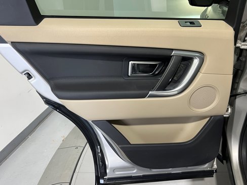 Used 2017 Land Rover Discovery Sport HSE image 40