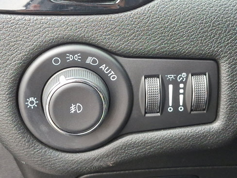 Used 2021 Jeep Cherokee Latitude Plus image 27