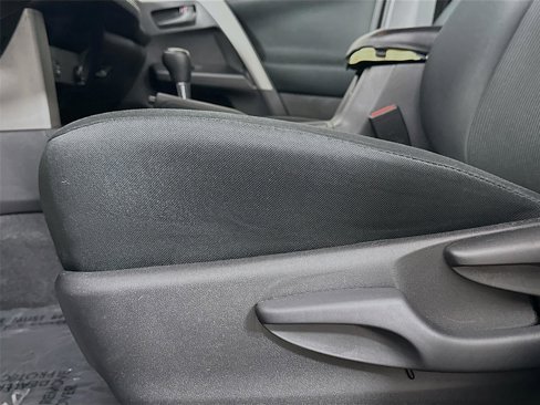 Used 2018 Toyota RAV4 LE image 30