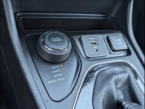 Used 2023 Jeep Cherokee Altitude Lux image 18