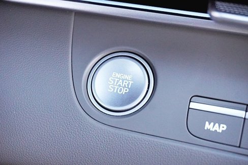 Certified 2024 Hyundai Elantra SEL image 30