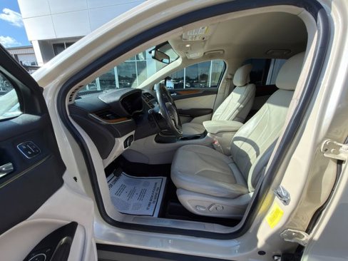Used 2018 Lincoln MKC Select w/ Select Plus Package image 18
