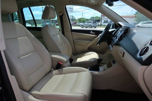 Used 2013 Volkswagen Tiguan S image 9