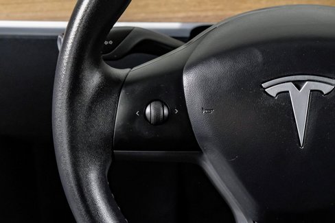 Used 2020 Tesla Model Y Long Range image 17