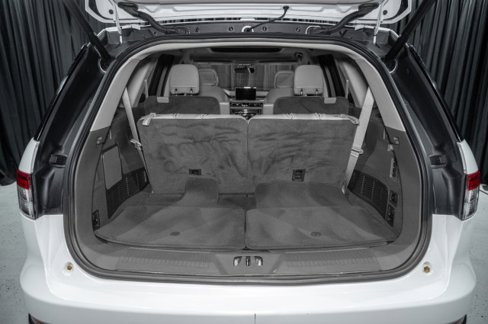 Used 2020 Lincoln Aviator Reserve w/ Equipment Group 201A image 9
