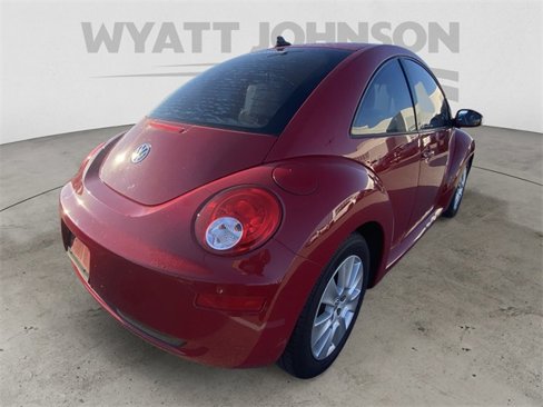 Used 2010 Volkswagen Beetle Coupe image 8