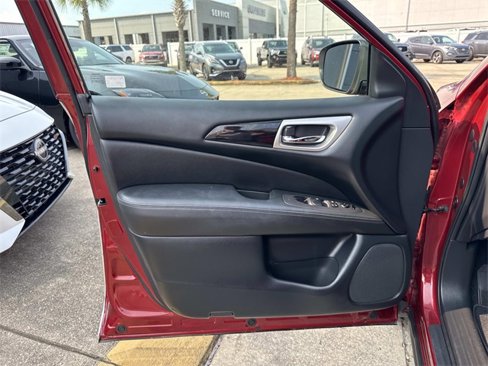 Certified 2018 Nissan Pathfinder S image 12