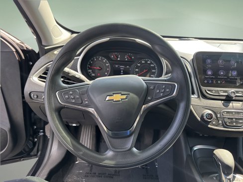 Used 2024 Chevrolet Malibu LT image 3