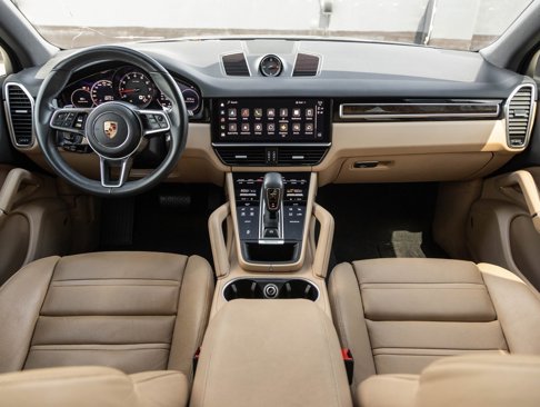 Certified 2022 Porsche Cayenne Platinum Edition image 12