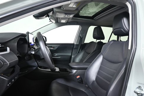 Used 2023 Toyota RAV4 XLE Premium image 5