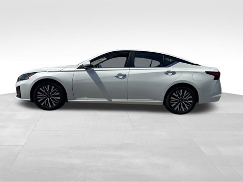 Used 2023 Nissan Altima 2.5 SV image 2