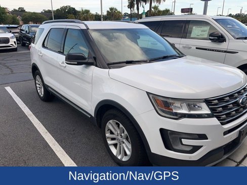 Used 2017 Ford Explorer XLT w/ Equipment Group 202A image 5