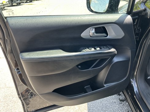 Used 2021 Chrysler Pacifica Touring w/ S Appearance Package image 15