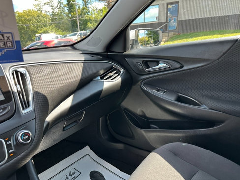 Used 2017 Chevrolet Malibu LT image 21