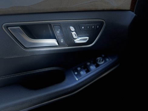 Used 2014 Mercedes-Benz E 350 Sedan image 16