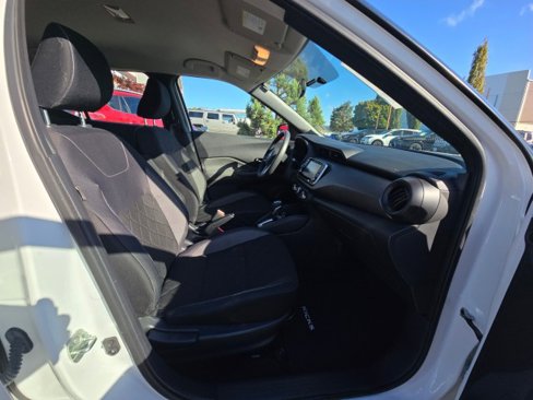 Used 2018 Nissan Kicks S image 11