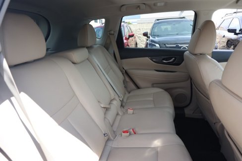 Used 2016 Nissan Rogue SL w/ SL Premium Package image 18