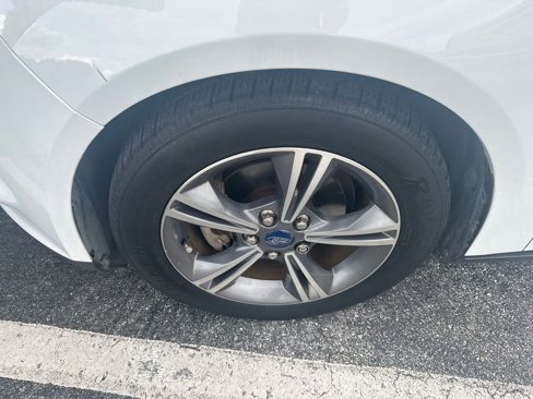 Used 2014 Ford Focus SE w/ SE Sport Package image 2