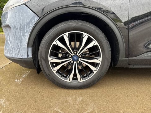 Used 2022 Ford Escape SE w/ SE Sport Appearance Package image 9