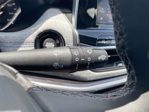 New 2025 Jeep Compass Latitude image 35