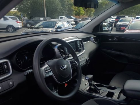 Used 2020 Kia Sorento LX image 18