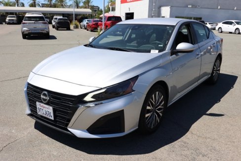 Used 2023 Nissan Altima 2.5 SV image 8
