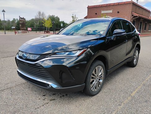 Used 2023 Toyota Venza XLE image 1