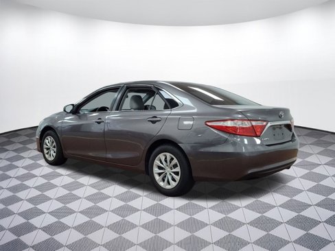 Used 2015 Toyota Camry SE image 3
