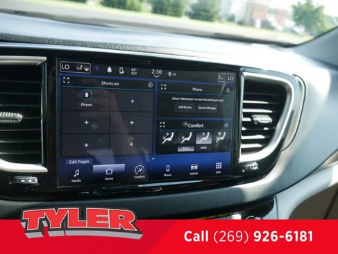 Used 2023 Chrysler Pacifica Touring-L image 52