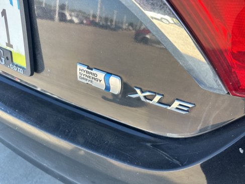 Used 2016 Toyota Camry LE image 18