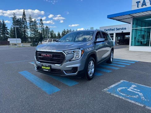 Used 2024 GMC Terrain SLE image 3