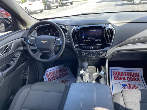Used 2023 Chevrolet Traverse LT w/ Rear Camera Mirror Package image 2