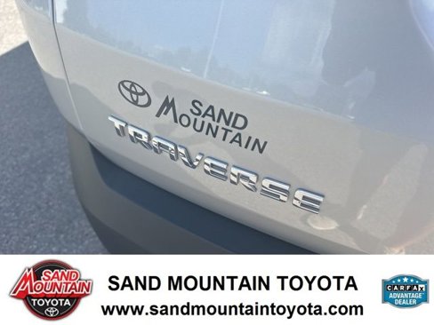 Used 2022 Chevrolet Traverse LS image 10