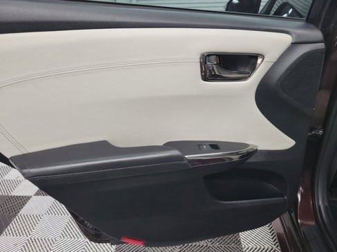 Used 2018 Toyota Avalon XLE image 17