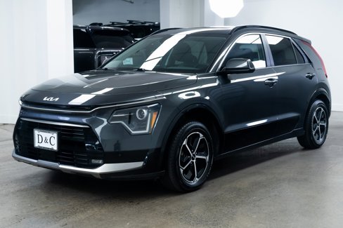 Used 2023 Kia Niro SX image 3