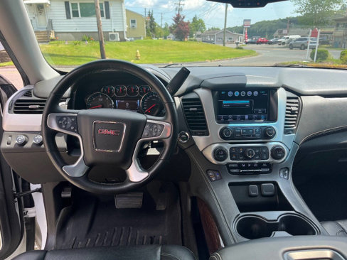 Used 2017 GMC Yukon SLT w/ Premium Edition image 16