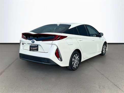 Used 2017 Toyota Prius Prime Premium image 7