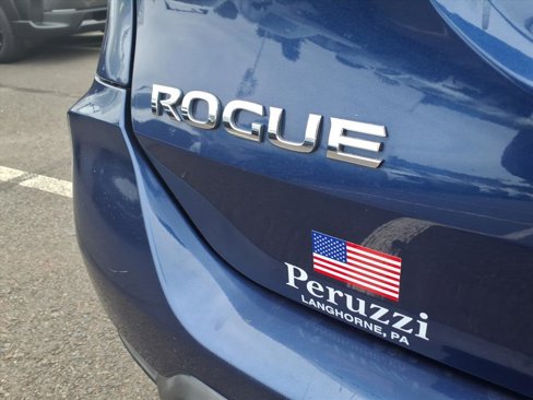 Used 2018 Nissan Rogue SV image 17