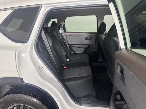Used 2022 Nissan Rogue S image 13