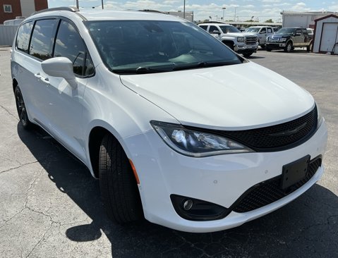 Used 2019 Chrysler Pacifica Touring-L Plus w/ Advanced Safetytec Group image 2