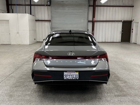 Used 2024 Hyundai Elantra Blue image 23