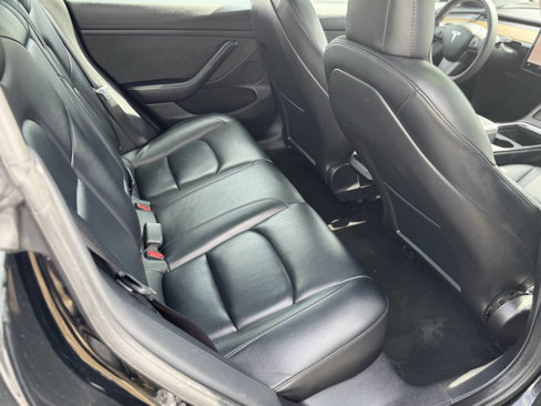 Used 2022 Tesla Model 3 Standard Range image 17
