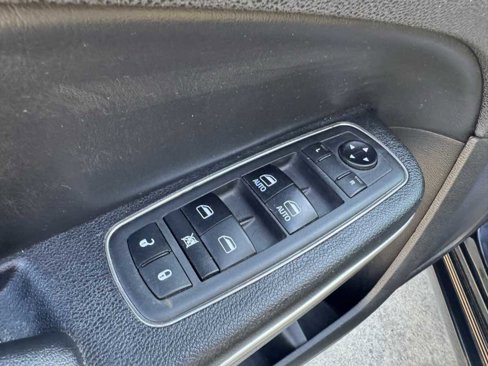 Used 2019 Chrysler 300 Limited image 15