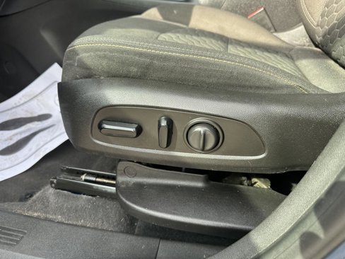 Used 2019 Chevrolet Equinox LT w/ Driver Convenience Package image 22