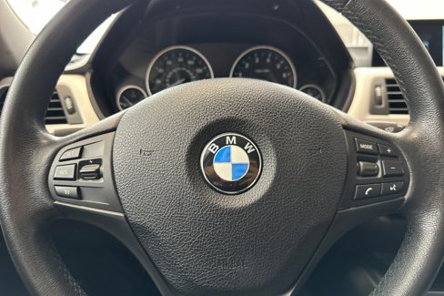 Used 2017 BMW 320i Sedan image 16