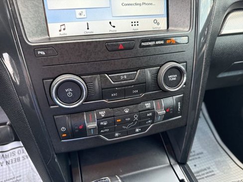 Used 2018 Ford Explorer XLT w/ Equipment Group 202A image 18